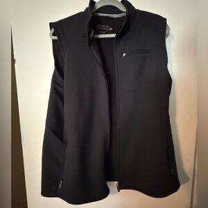 Fabletics Black Sleeveless Zip-Up Performance Vest